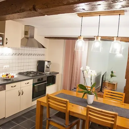 „la Maison Des Epices“ *